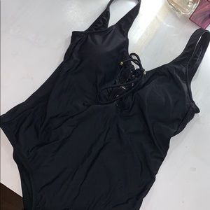 BLACK ONE PIECE SWIM